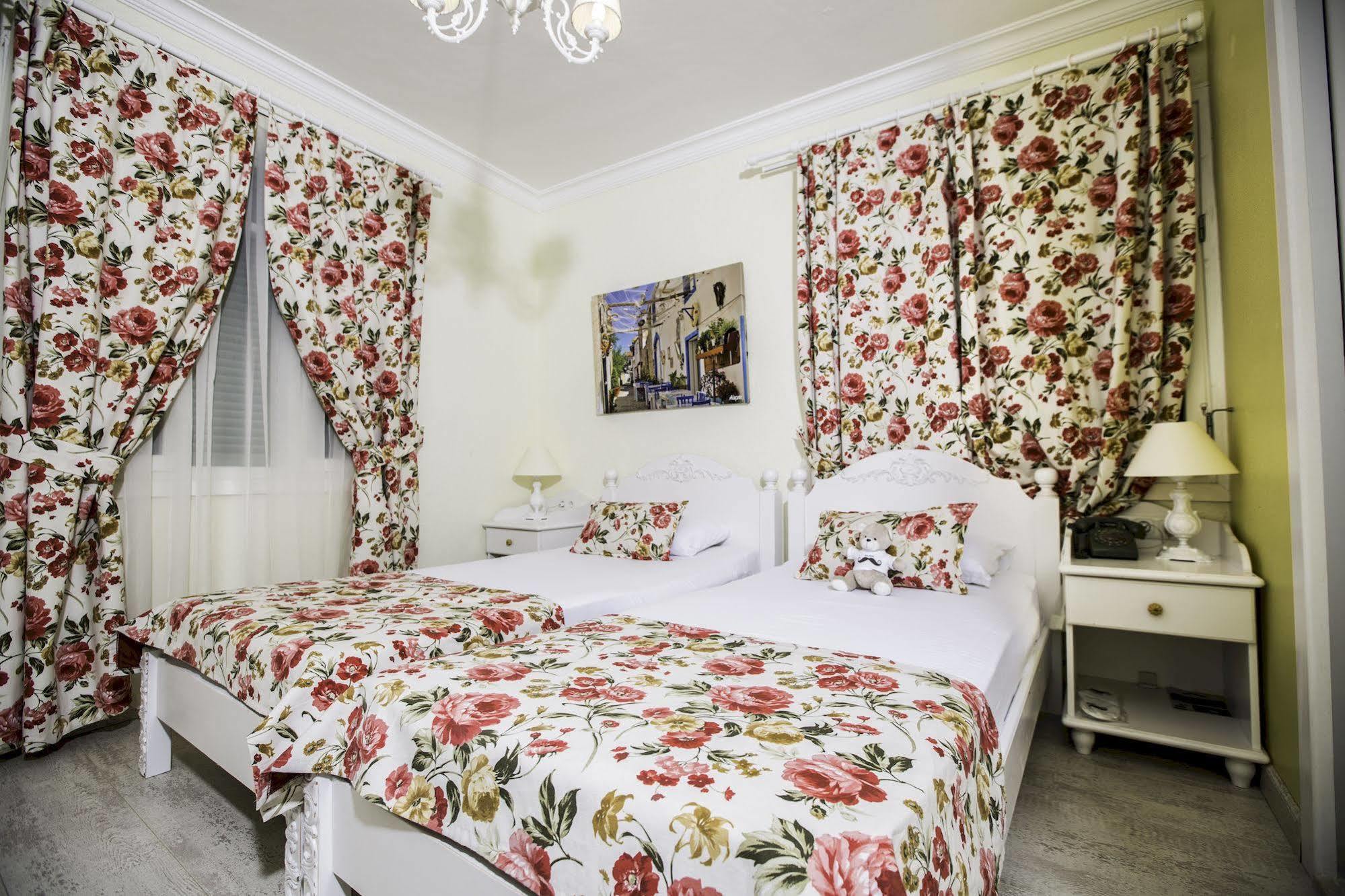 The White Hotel Алачати Экстерьер фото